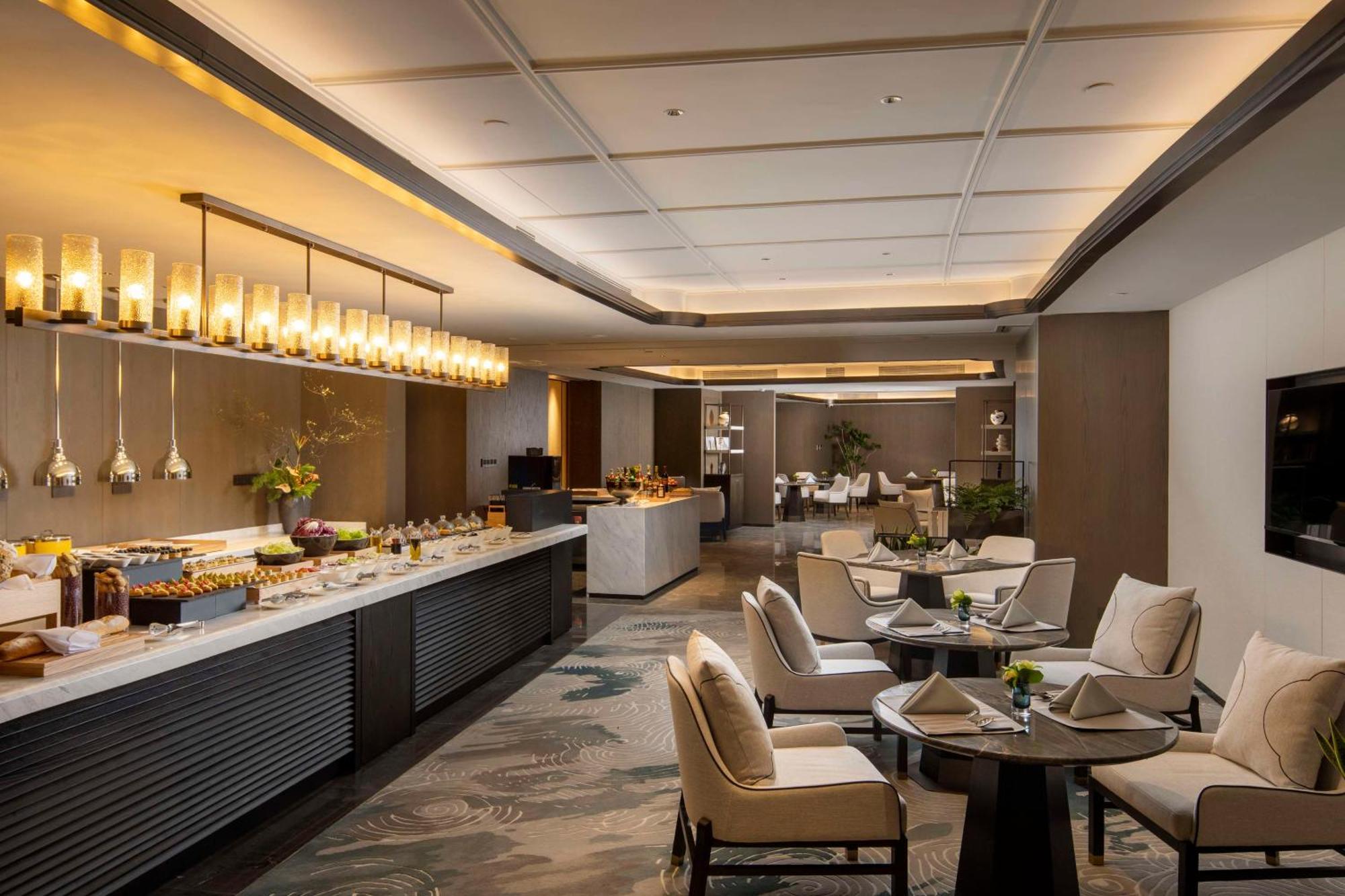 Yuexiu Hotel Guangzhou, Curio Collection By Hilton Exterior photo