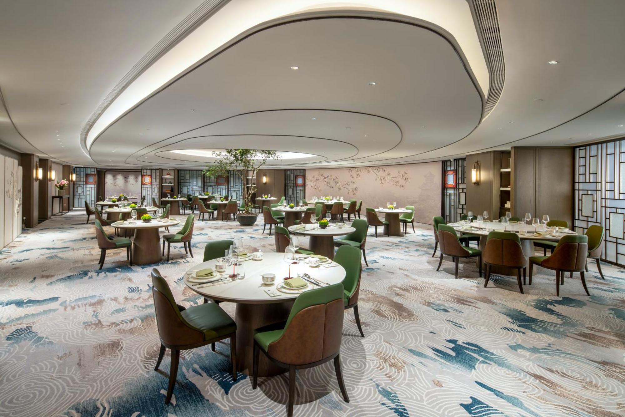 Yuexiu Hotel Guangzhou, Curio Collection By Hilton Exterior photo