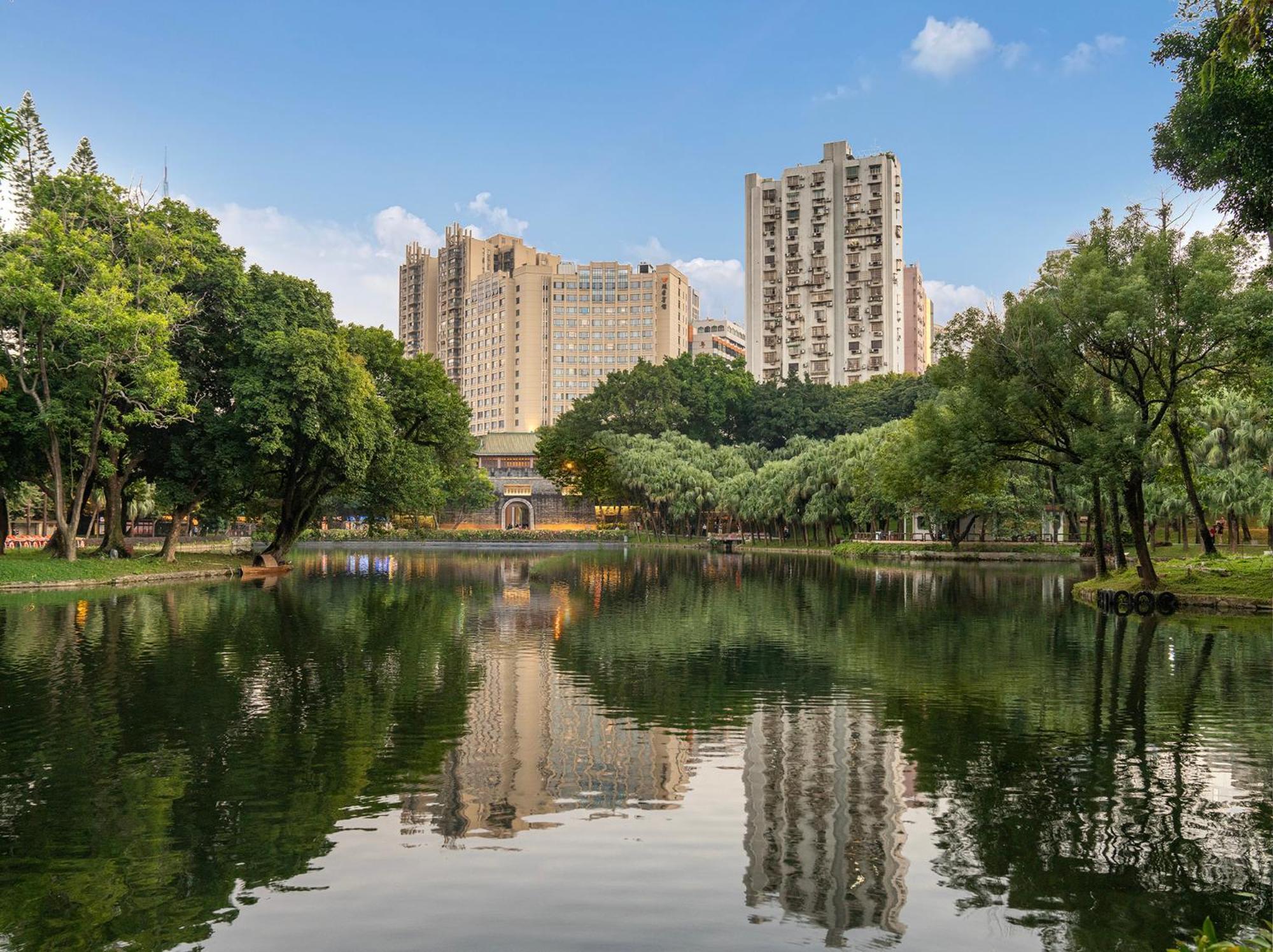 Yuexiu Hotel Guangzhou, Curio Collection By Hilton Exterior photo