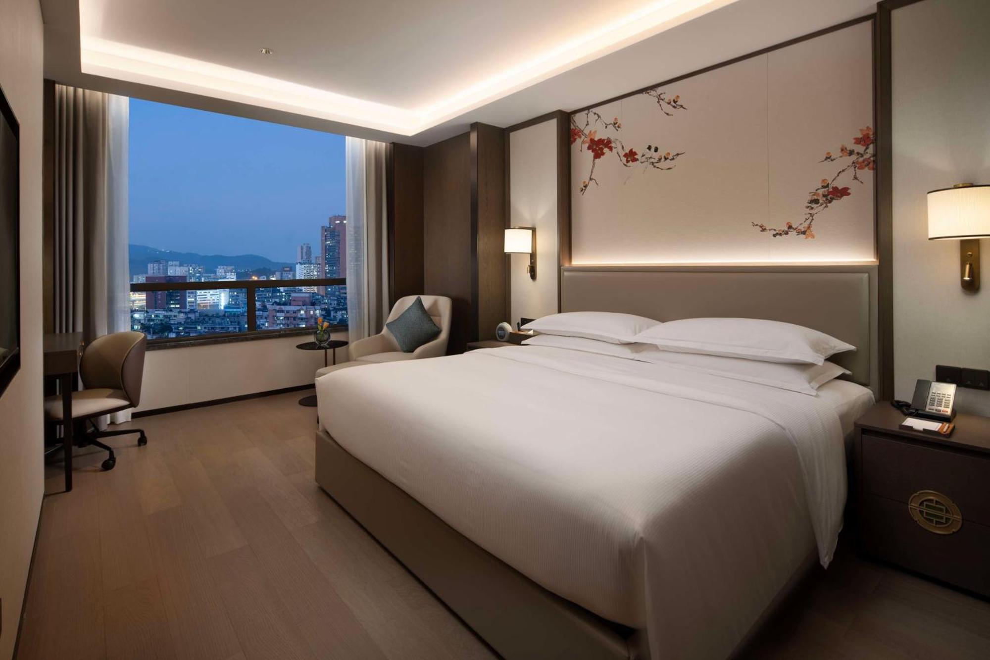 Yuexiu Hotel Guangzhou, Curio Collection By Hilton Exterior photo