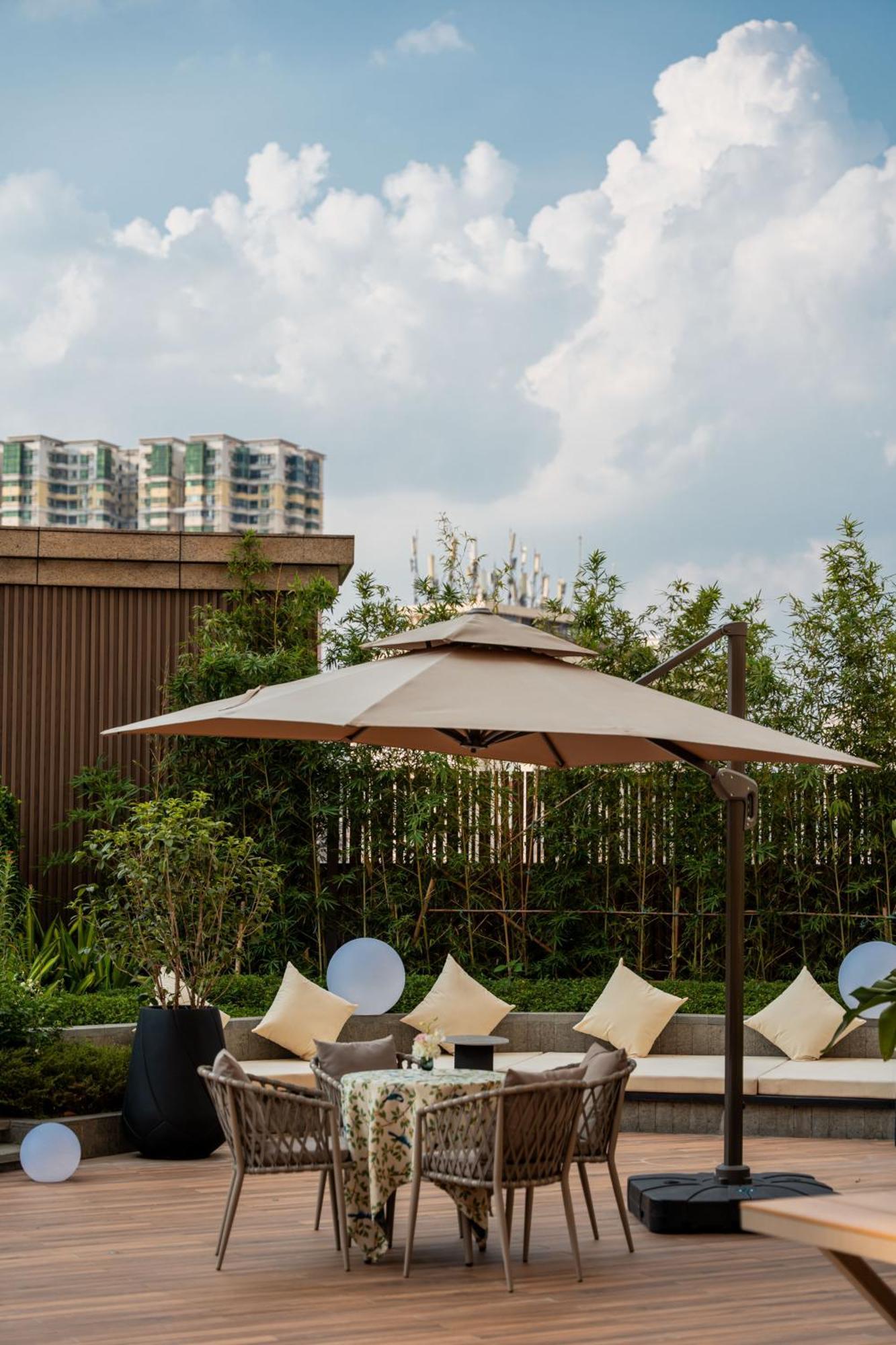 Yuexiu Hotel Guangzhou, Curio Collection By Hilton Exterior photo