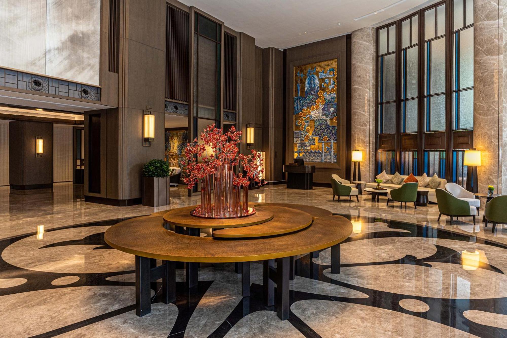 Yuexiu Hotel Guangzhou, Curio Collection By Hilton Exterior photo