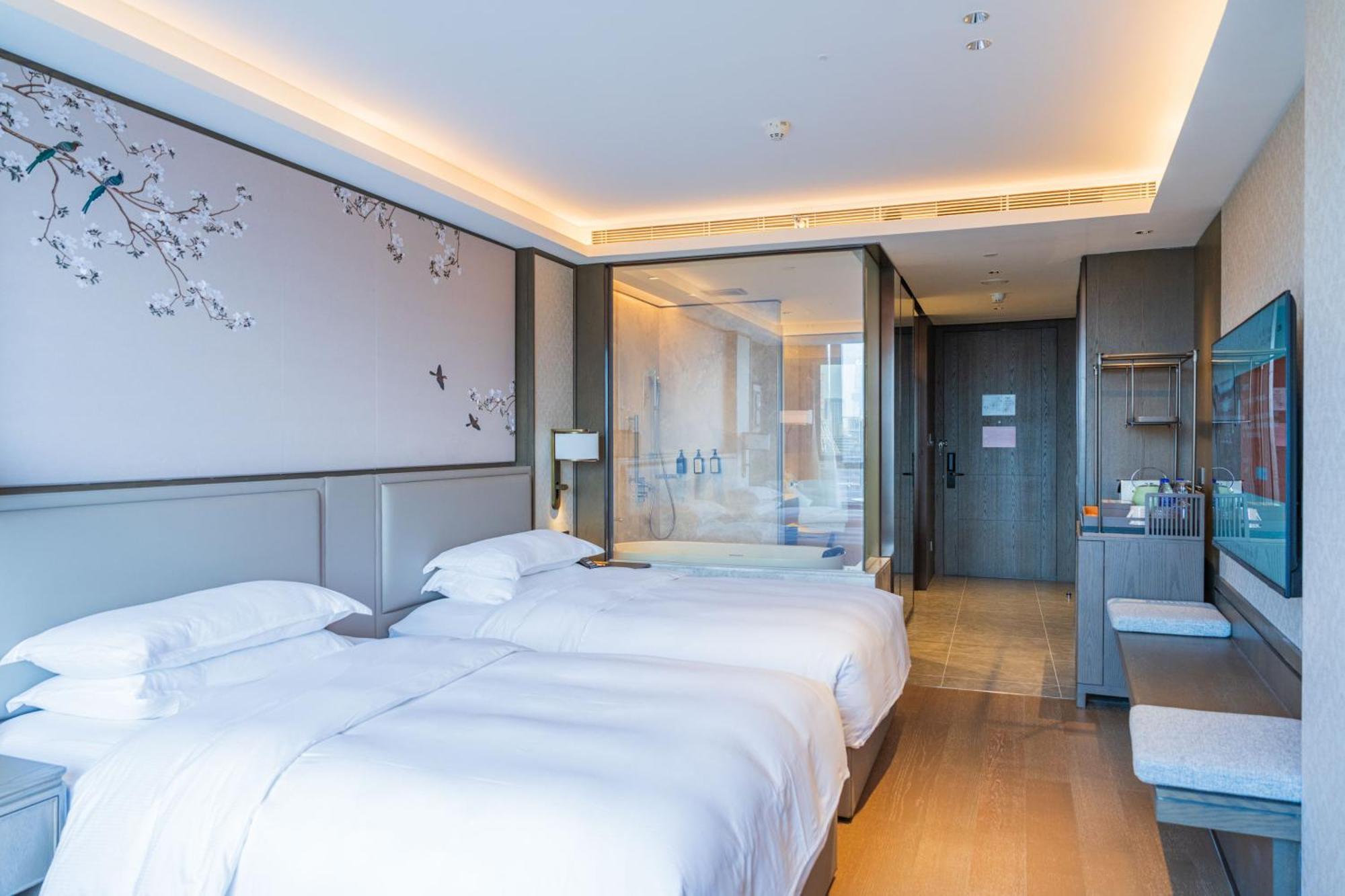 Yuexiu Hotel Guangzhou, Curio Collection By Hilton Exterior photo