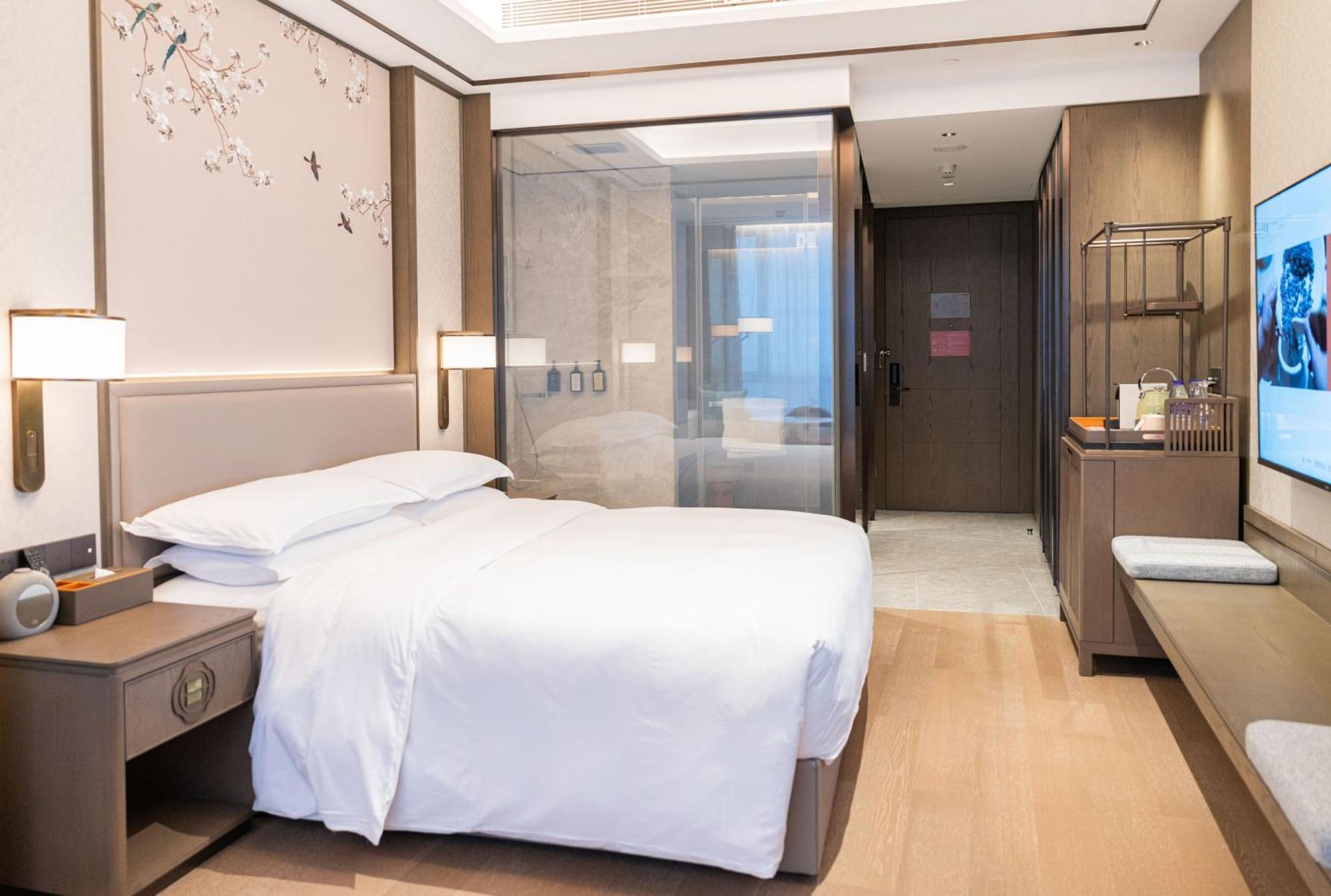 Yuexiu Hotel Guangzhou, Curio Collection By Hilton Exterior photo