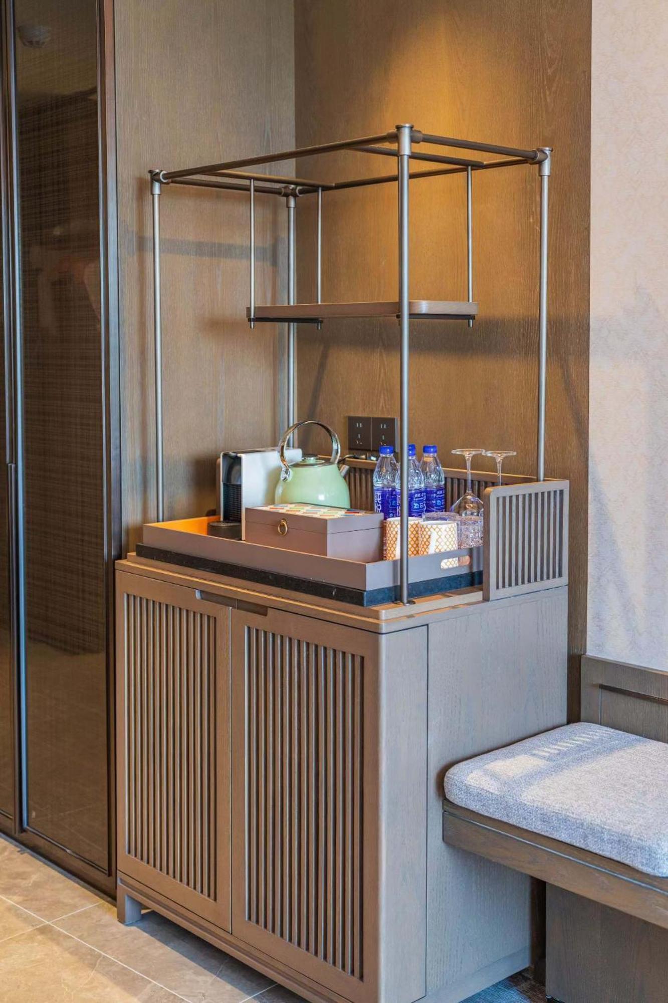 Yuexiu Hotel Guangzhou, Curio Collection By Hilton Exterior photo