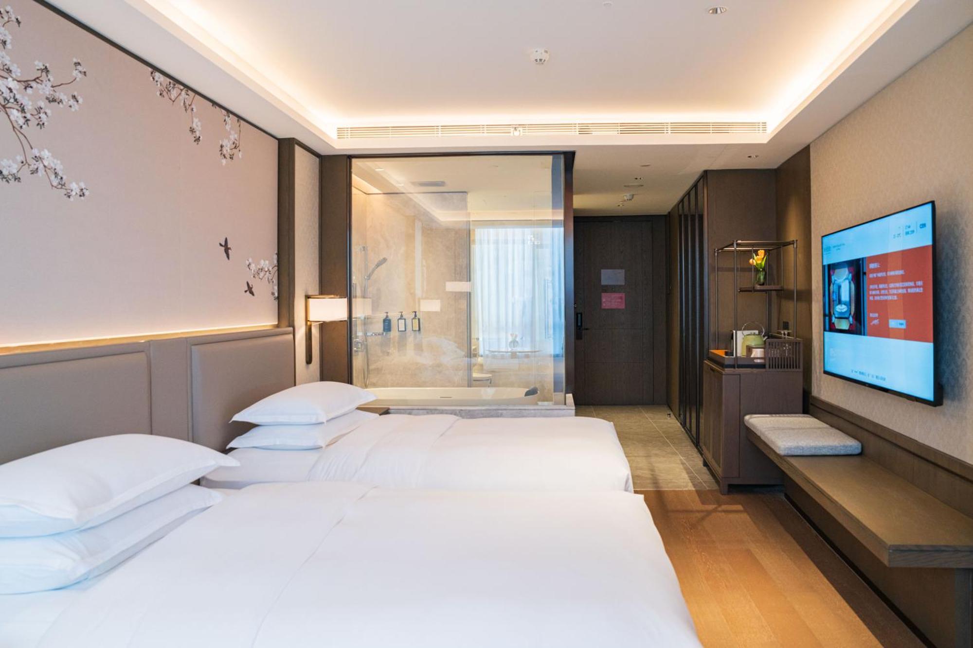 Yuexiu Hotel Guangzhou, Curio Collection By Hilton Exterior photo