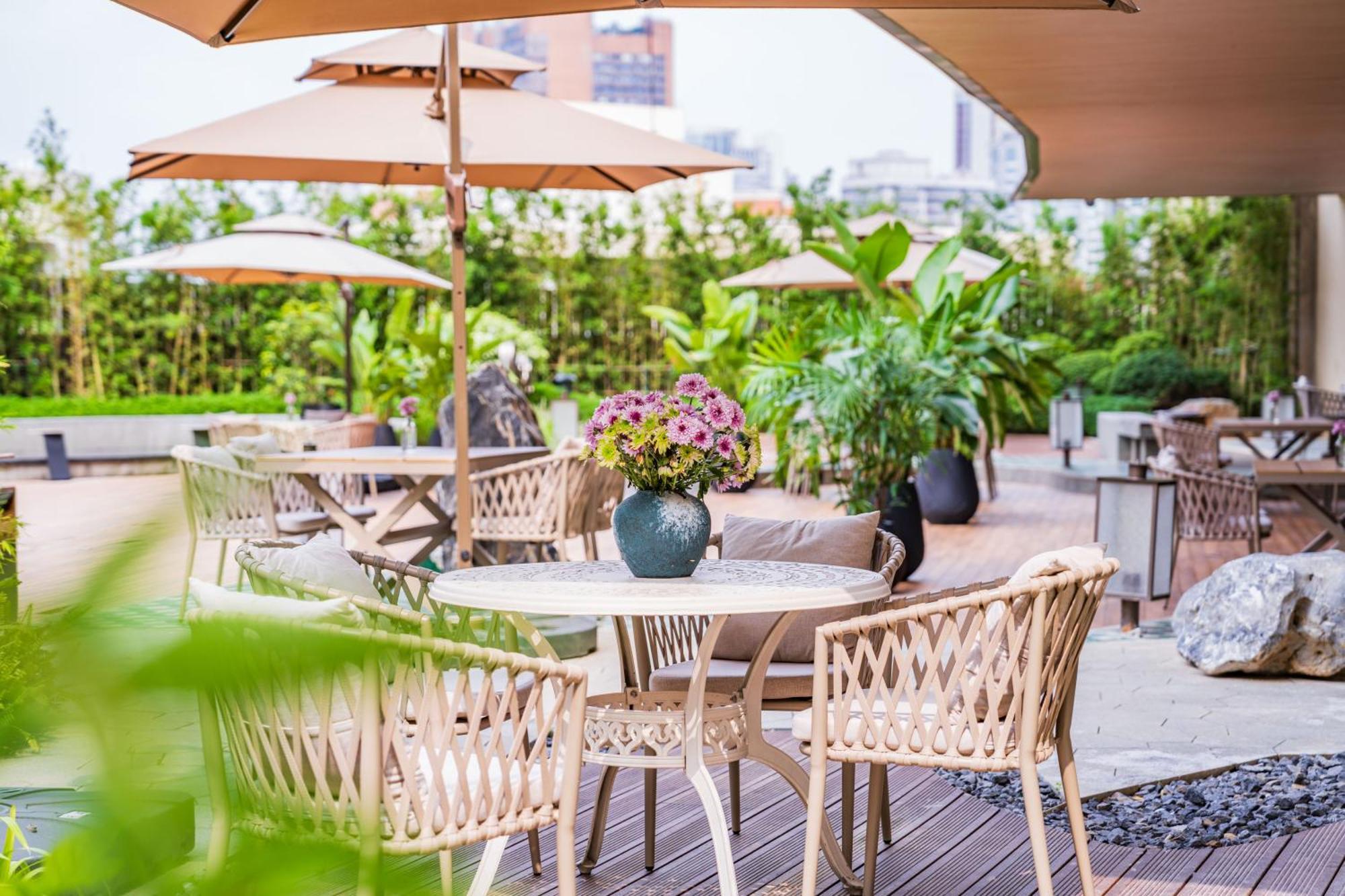 Yuexiu Hotel Guangzhou, Curio Collection By Hilton Exterior photo
