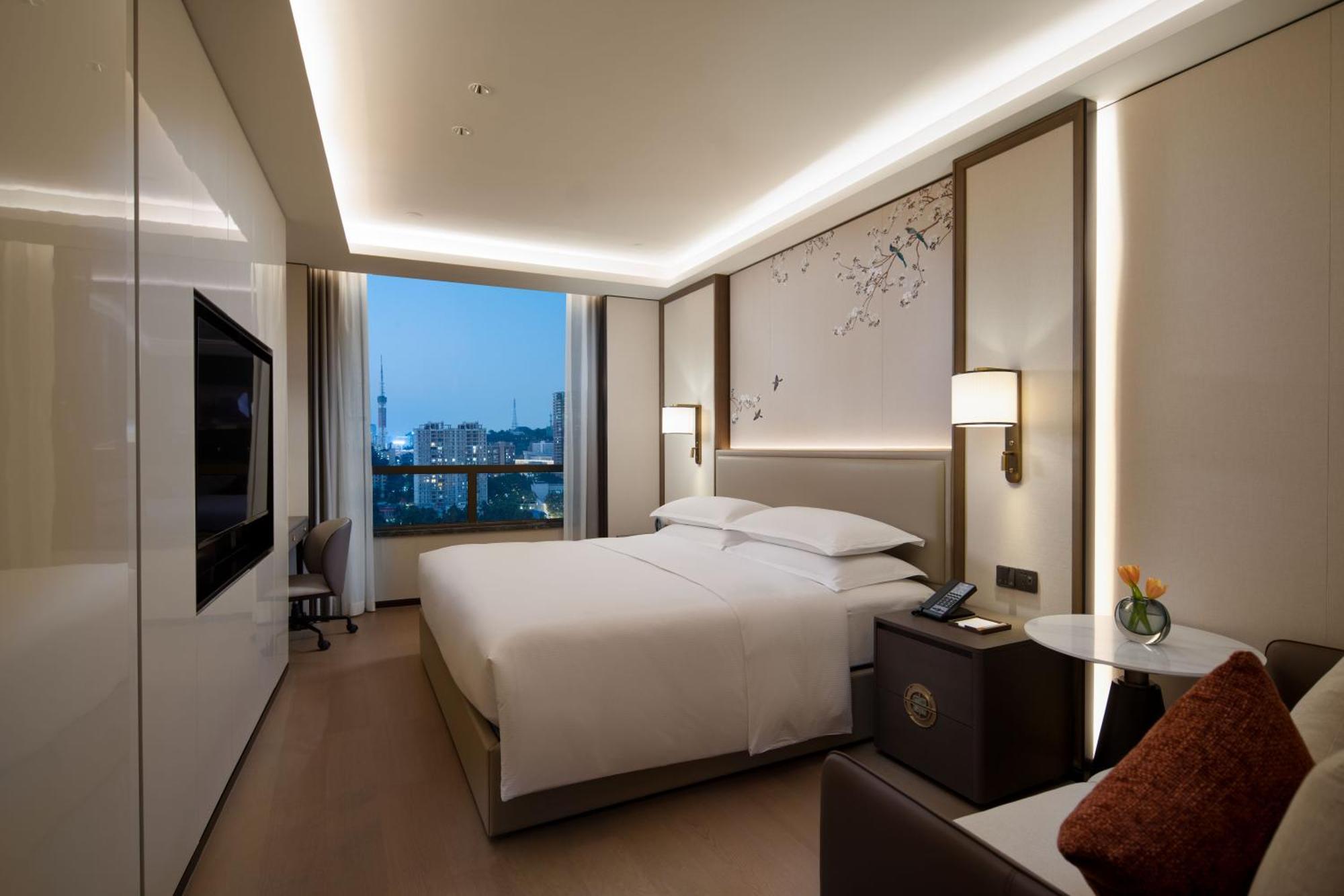 Yuexiu Hotel Guangzhou, Curio Collection By Hilton Exterior photo