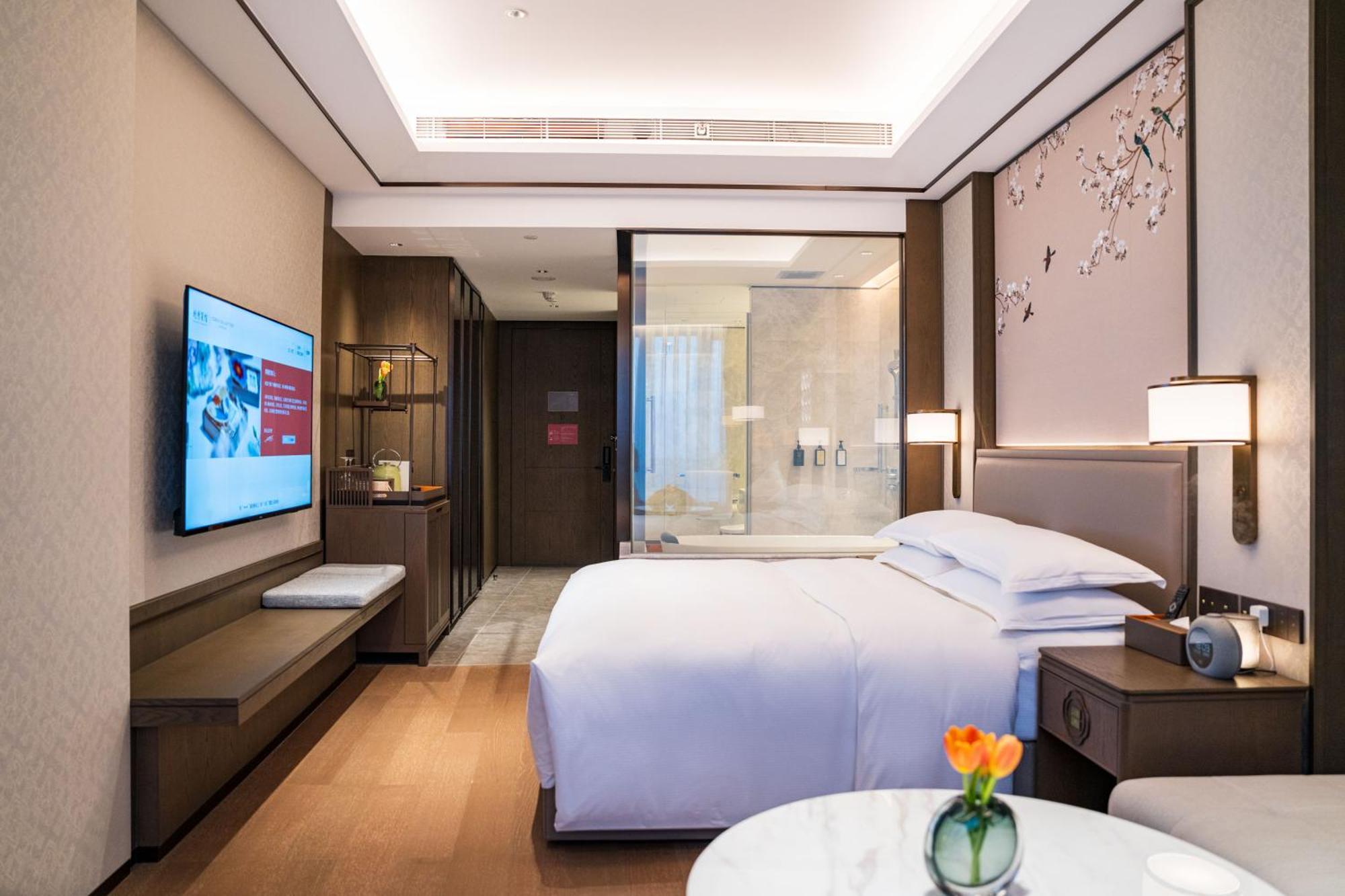 Yuexiu Hotel Guangzhou, Curio Collection By Hilton Exterior photo