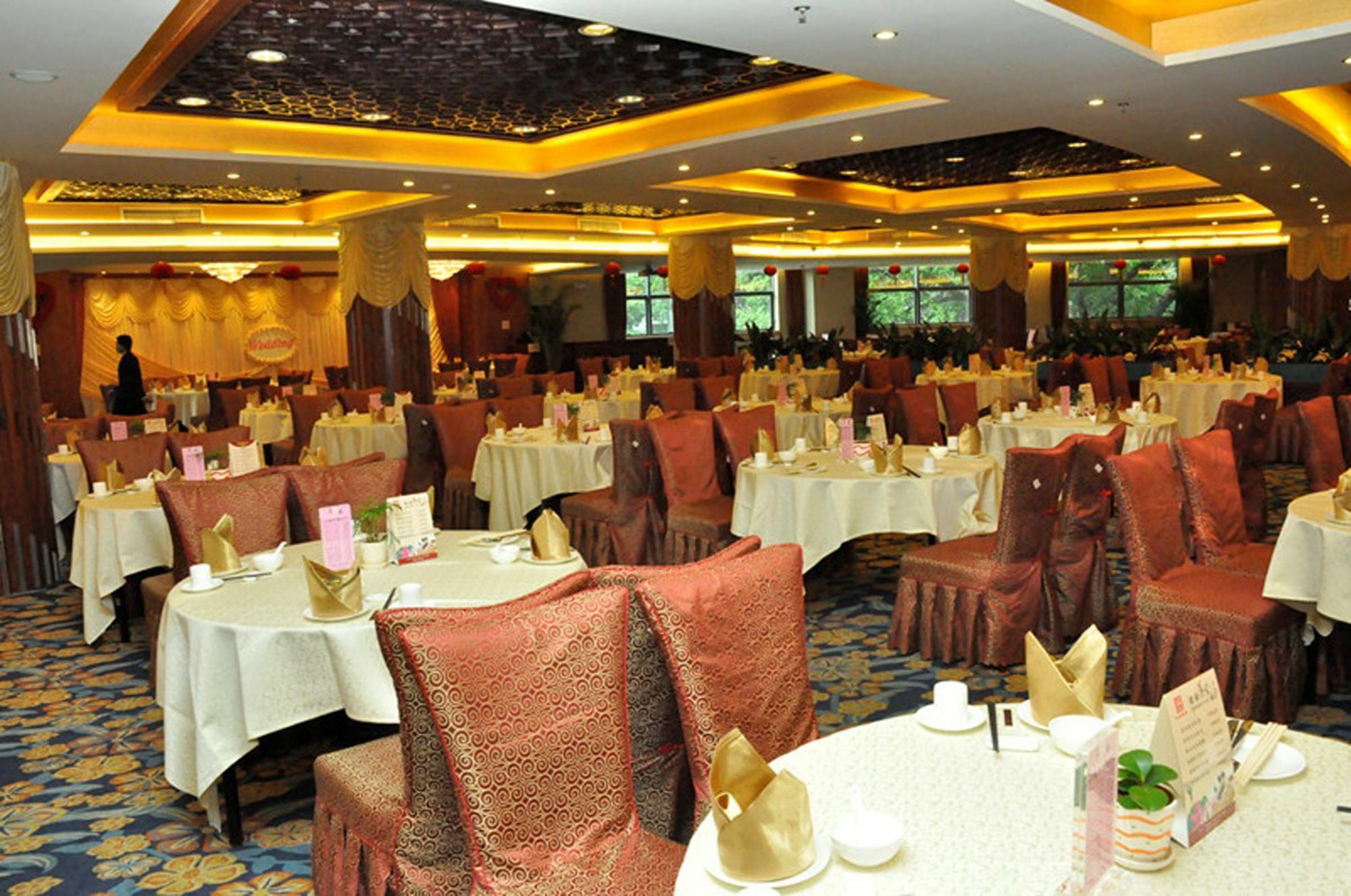 Yuexiu Hotel Guangzhou, Curio Collection By Hilton Exterior photo
