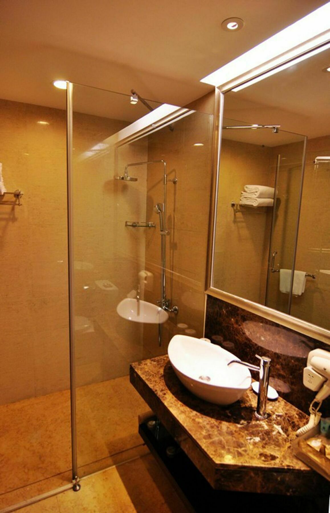 Yuexiu Hotel Guangzhou, Curio Collection By Hilton Exterior photo