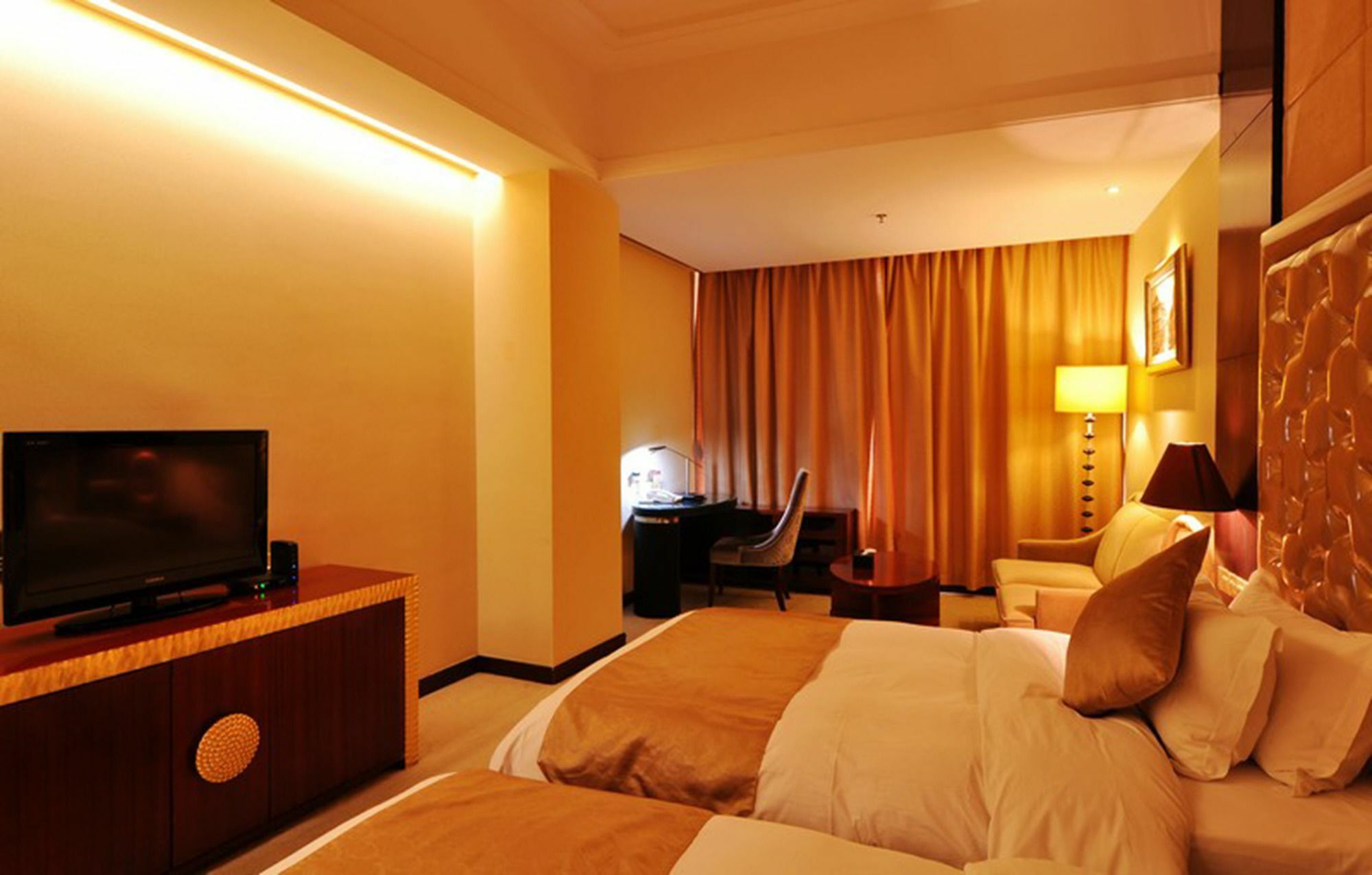 Yuexiu Hotel Guangzhou, Curio Collection By Hilton Exterior photo
